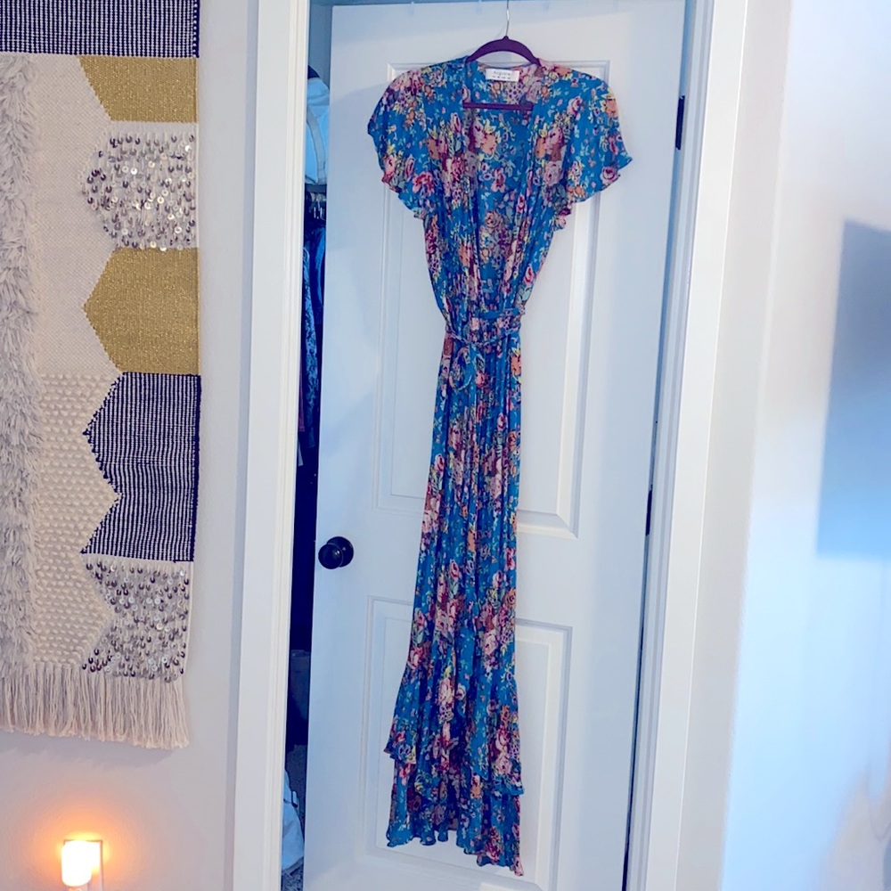 Luxurious blue floral-patterned wrap dress only worn once! Feminine and flirty!